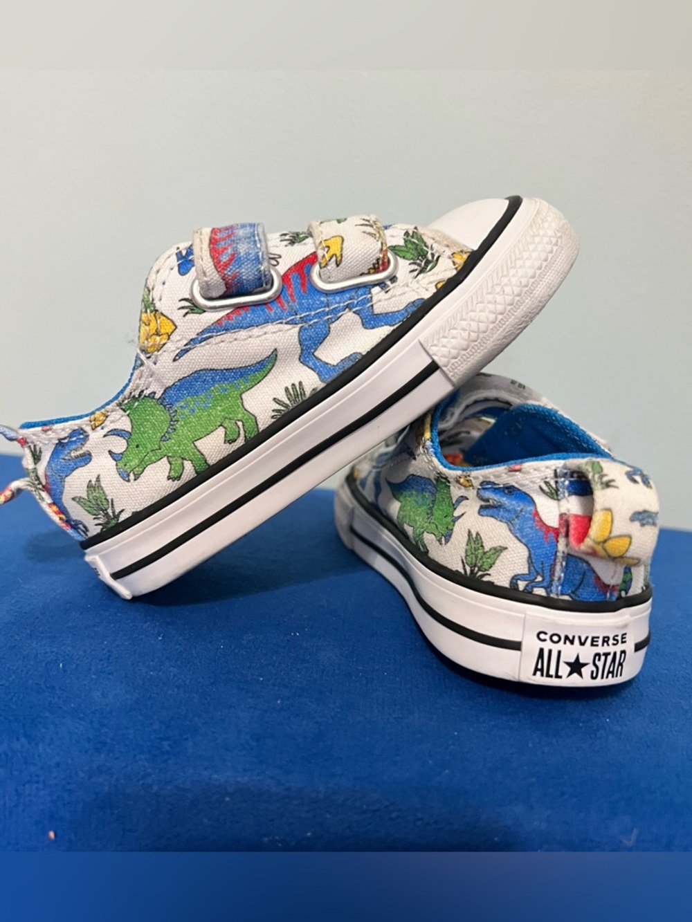 Converse Kids White Canvas Sneakers with Dinosaur Print size 5 toddler